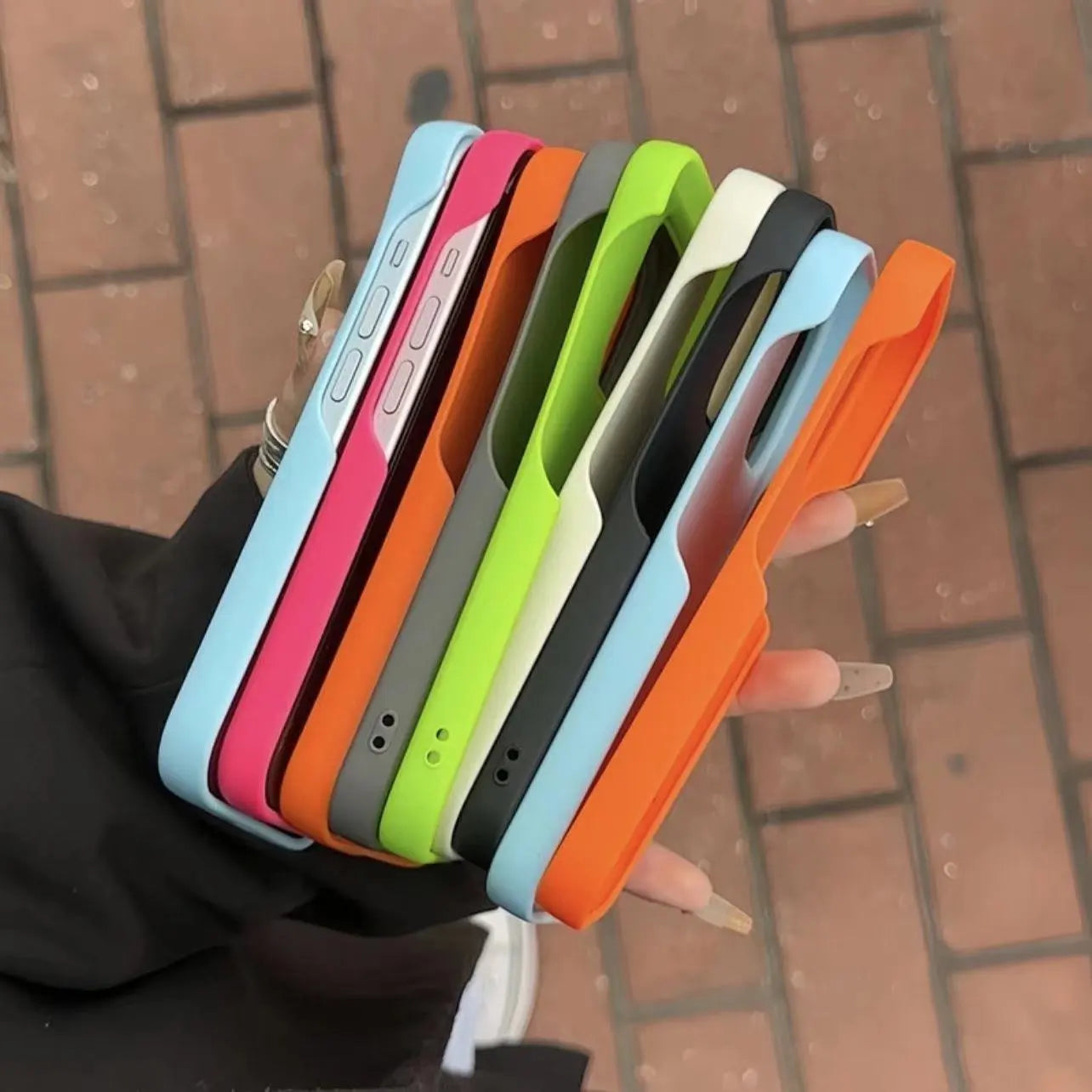 Funda de Silicona para iPhone – Estilo Minimalista