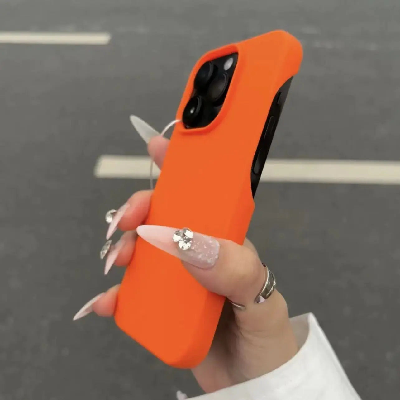 Funda de Silicona para iPhone – Estilo Minimalista
