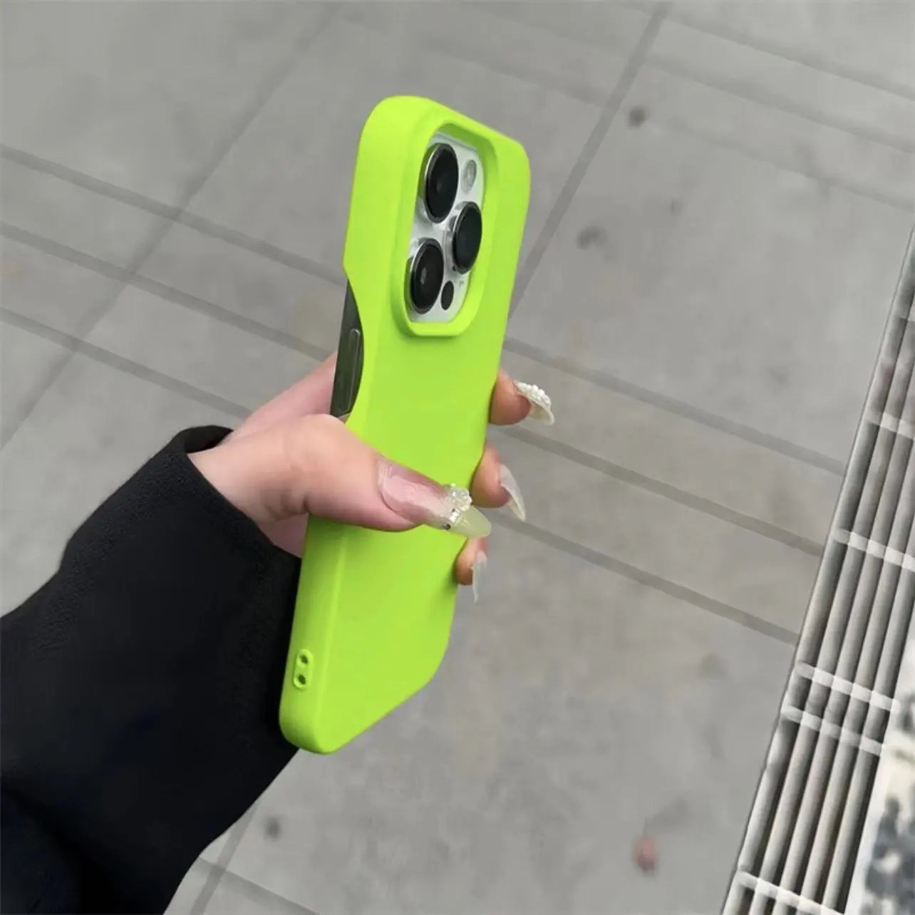 Funda de Silicona para iPhone – Estilo Minimalista